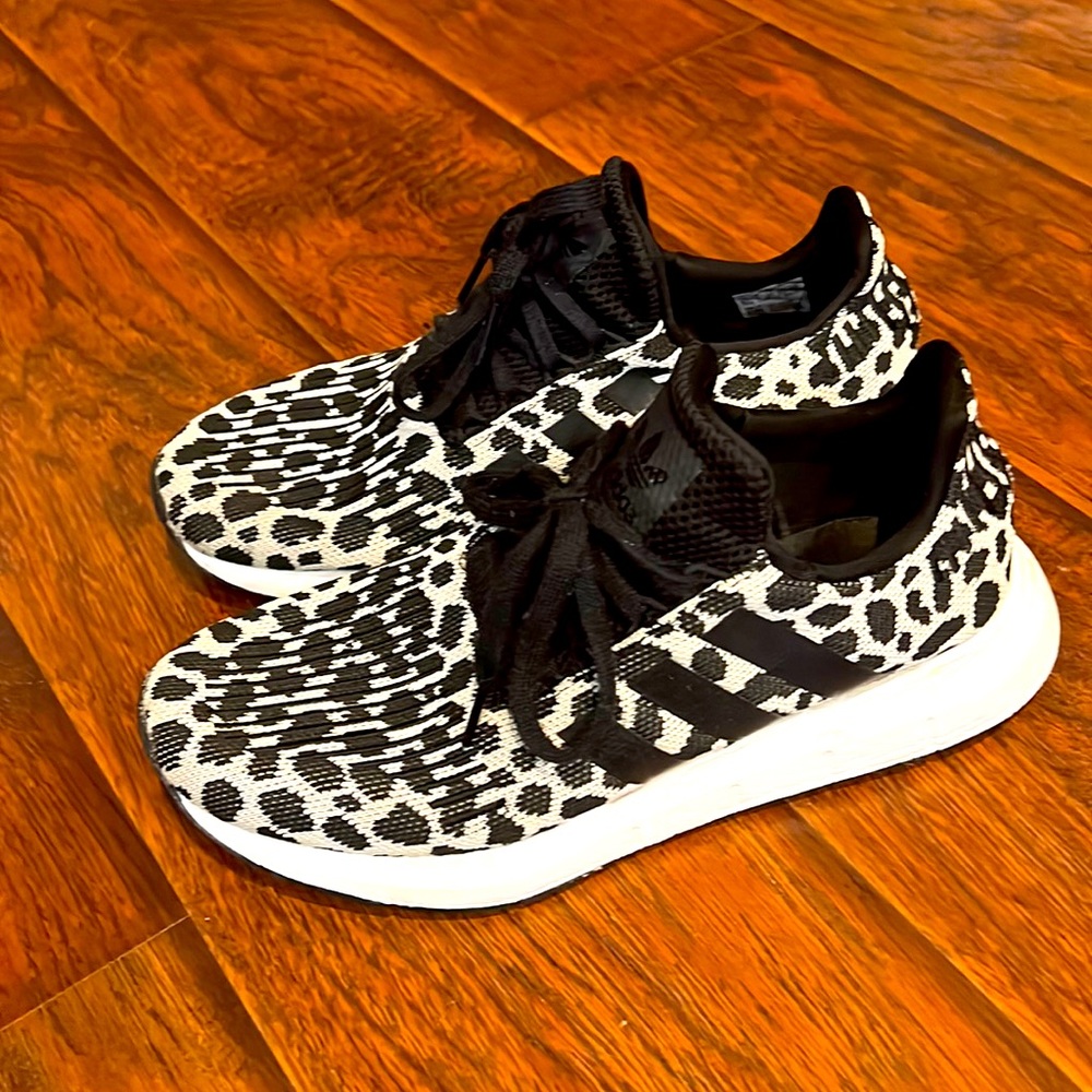 Adidas leopard tennis shoes size 8.5